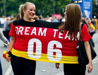 http://worldmeets.us/images/Germany-USA-fans-girls-shirt_pic.jpg