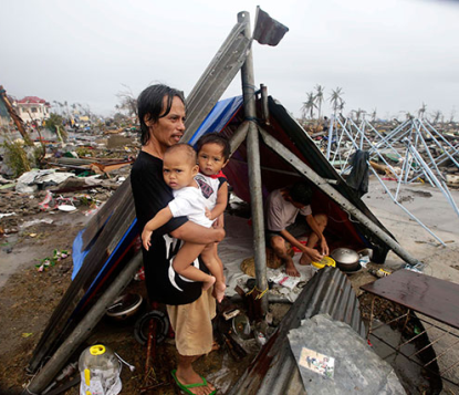http://worldmeets.us/images/Haiyan-family-desolation_pic.png