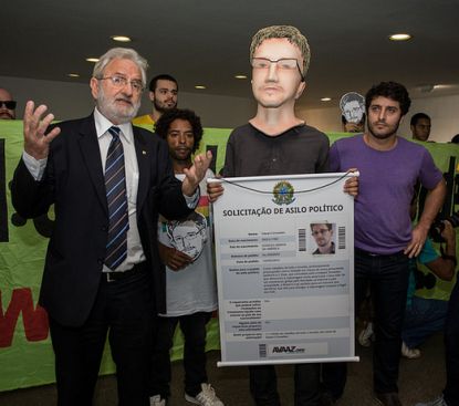 http://worldmeets.us/images/Snowden-Itamaraty-asylum-request_pic.jpg