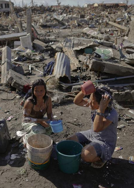 http://worldmeets.us/images/Typhoon-girls-wash-Tacloban-City_pic.png