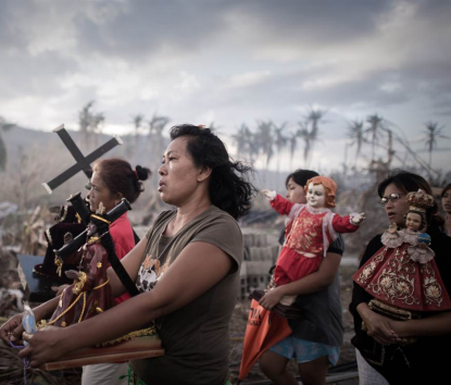 http://worldmeets.us/images/Typhoon-religious-procession-survivors-leyte_pic.png