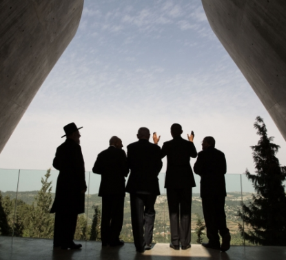 http://worldmeets.us/images/Yad-Vashem-obama-israelis_pic.png