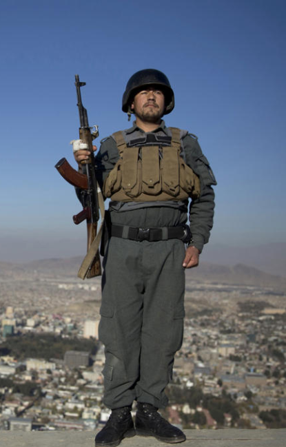 http://worldmeets.us/images/afghan-soldier-kabul_pic.png