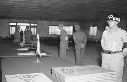 http://worldmeets.us/images/armistice-documents-1953_pic.jpg