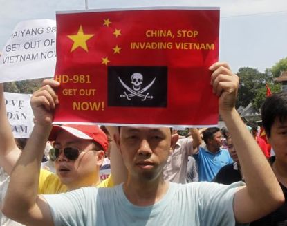 http://worldmeets.us/images/china-invading-vietname_pic.jpg