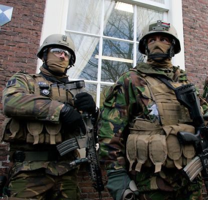 http://worldmeets.us/images/dutch-special-forces_pic.jpg