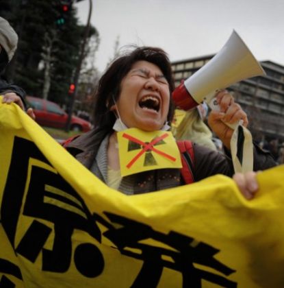 http://worldmeets.us/images/fukushima-cries-woman_pic.jpg