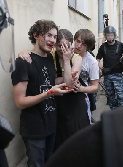 http://worldmeets.us/images/gay-activists-beaten-moscow_pic.jpg