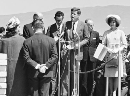 http://worldmeets.us/images/kennedy-bogota-1961_pic.png