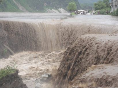 http://www.worldmeets.us/images/north-korea-road-flood_pic.jpg