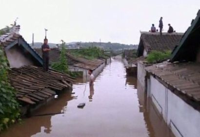 http://www.worldmeets.us/images/people-house-flood-northkorea_pic.jpg