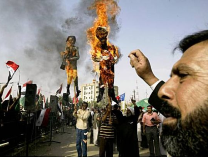 http://worldmeets.us/images/shiites-iraq-effigies-bush-rice_pic.png