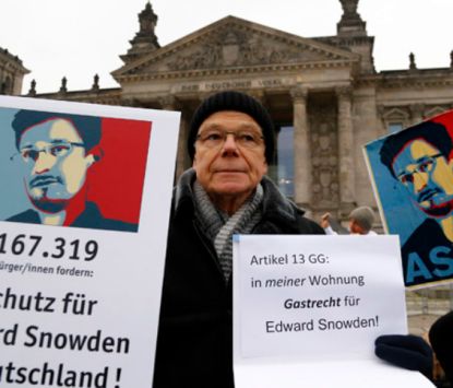http://worldmeets.us/images/snowden-Reichstag-protestor_pic.jpg