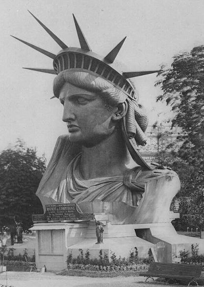 http://worldmeets.us/images/statue-of-liberty_under-construction.jpg