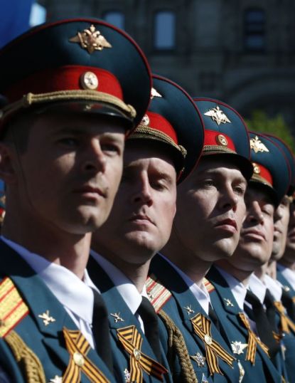 http://worldmeets.us/images/victory-day-troops_pic.jpg